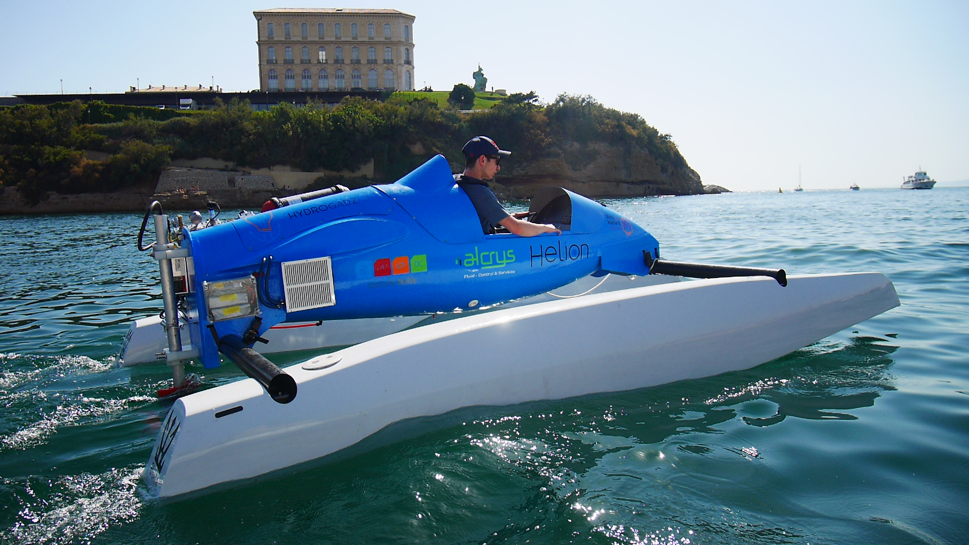 HYDROGADZ : bateau à propulsion hybride hydrogène / batterie